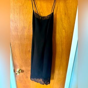 ⭐️ 5 for $25 Women’s Express size 00 black slip dress